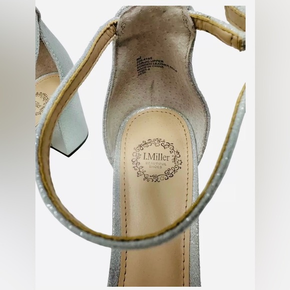I. Miller Silver Block Heel Emely Buckle Open Toe Size 5 1/2 EUC - Picture 5 of 5